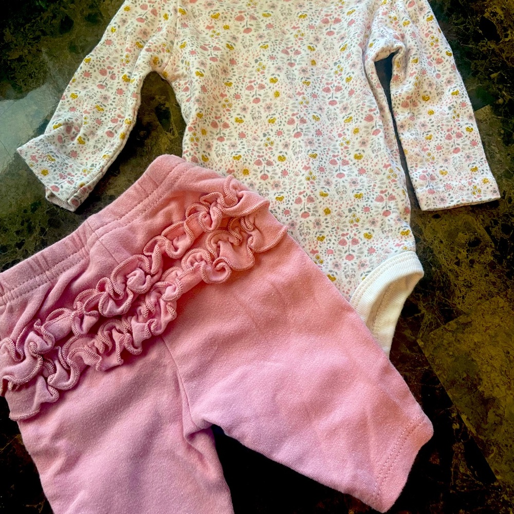 Carter’s Set body and pants flower pink